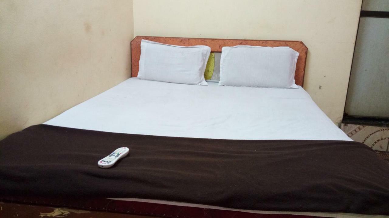Hotel Sapna Lodge Vashi Exteriör bild
